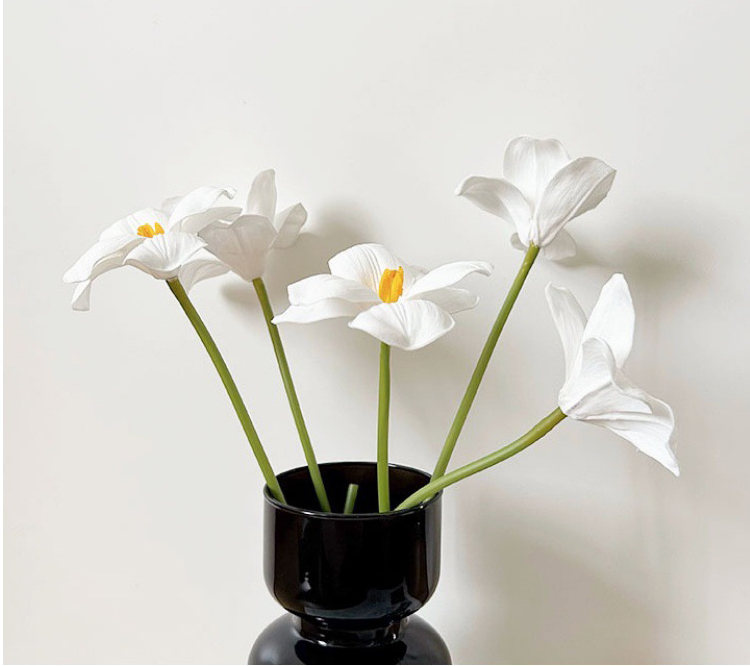 Hoa tuylip giả trang trí nhà cửa